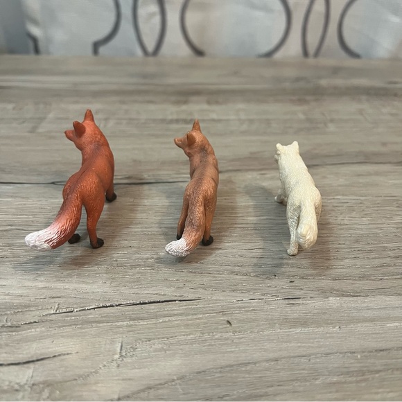 Fox Toy Figurines Lot of 5 - Picture 6 of 9